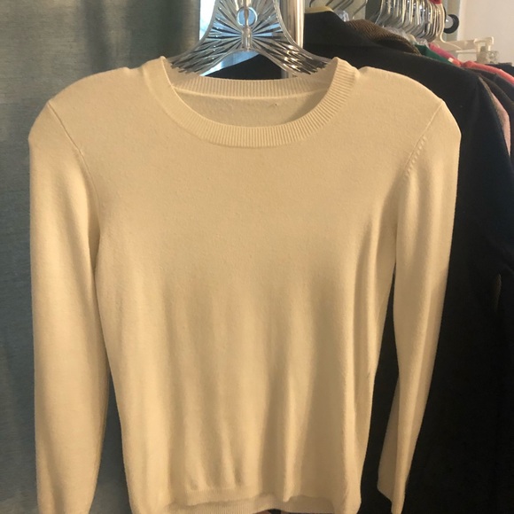 Classic white sweater - Picture 4 of 4